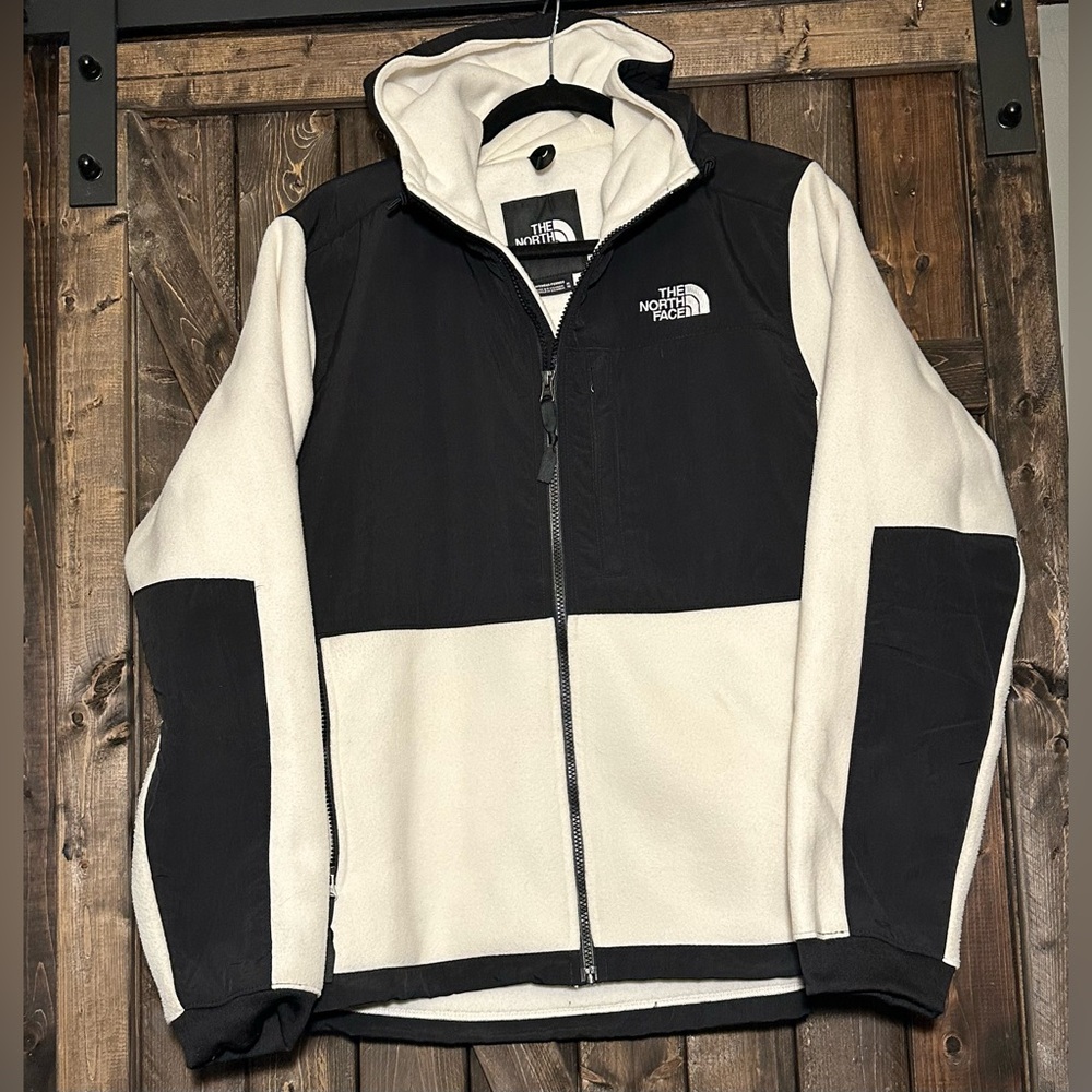 The North Face Women’s Retro Denali Black and Cream Jacket-EUC